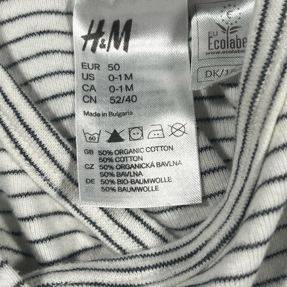 4/$20 H&M black Stripes Onesie - Picture 4 of 4